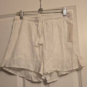 NWT URBAN Romantics Cream Eyelet Shorts Small